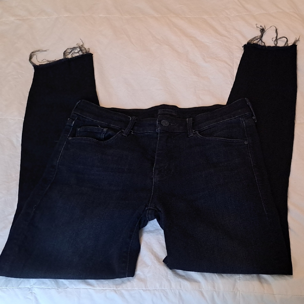 MOTHER Women's dark blue almost Black Ankle & Cropped Jeans